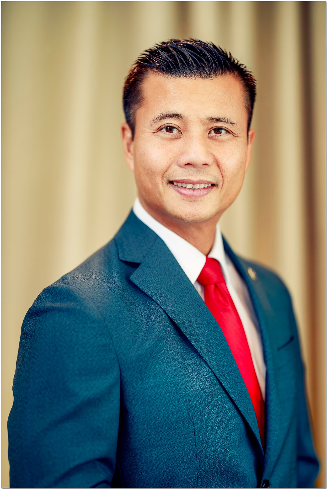 Author Len V Tran in suit and red tie - Quill Hawk Publishing